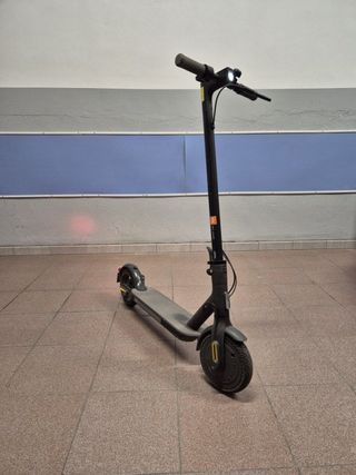 Patinete Xiaomi Essential con ruedas antipinchazos