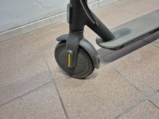 Patinete Xiaomi Essential con ruedas antipinchazos