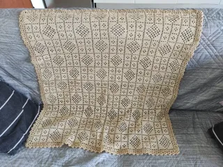 Centrotavola fatto a mano beige