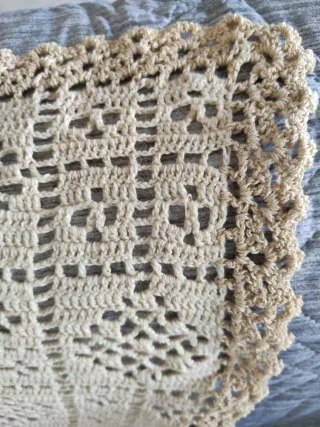 Centrotavola fatto a mano beige