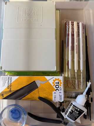 Lote para empezar en pintar figuras Warhammer