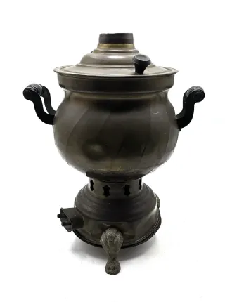 Curioso samovar ruso antiguo eléctrico de latón