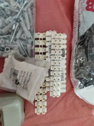 Lote material eléctrico y fontanería