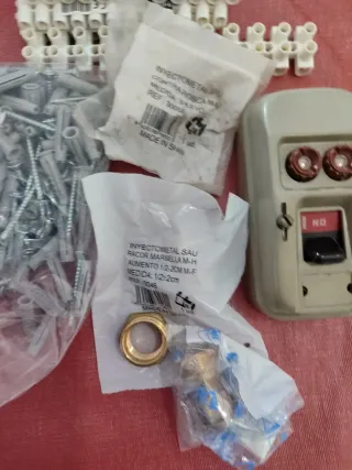 Lote material eléctrico y fontanería