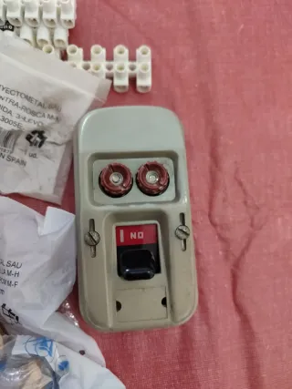 Lote material eléctrico y fontanería