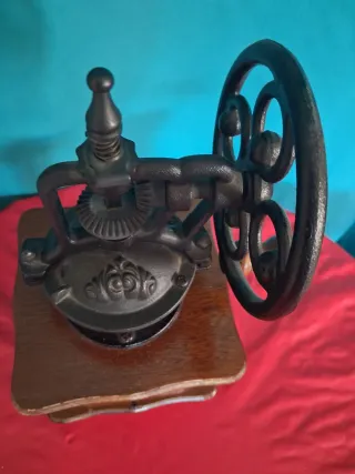 Molinillo de café antiguo Puerto Rico