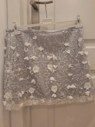 Falda joya bordada sin estrenar