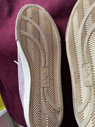 Zapatillas Stradivarius rosas y verdes