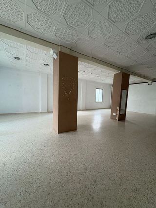 Local comercial en venta en Carmona