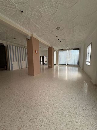 Local comercial en venta en Carmona