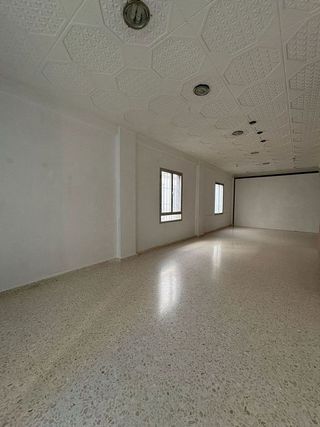 Local comercial en venta en Carmona