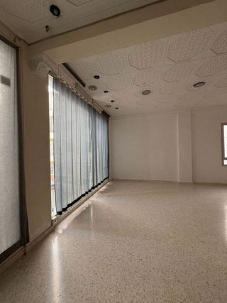 Local comercial en venta en Carmona