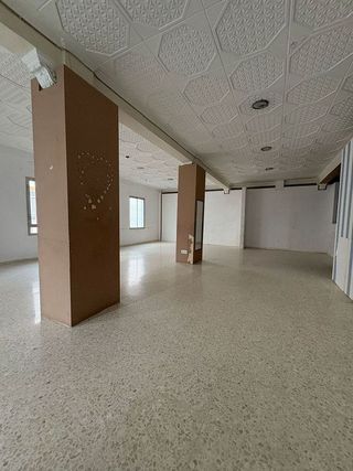 Local comercial en venta en Carmona