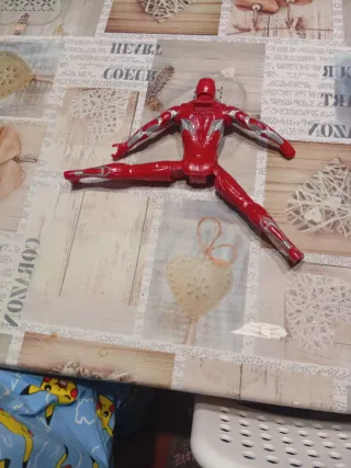 Figura Iron Man Roja y Dorada