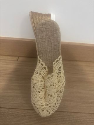 Zapatos de mujer beige y marrón
