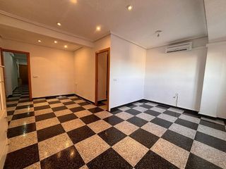 Piso en alquiler en El Castellar-L´Oliveral en Valencia