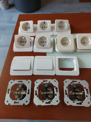 Enchufes e interruptores varios