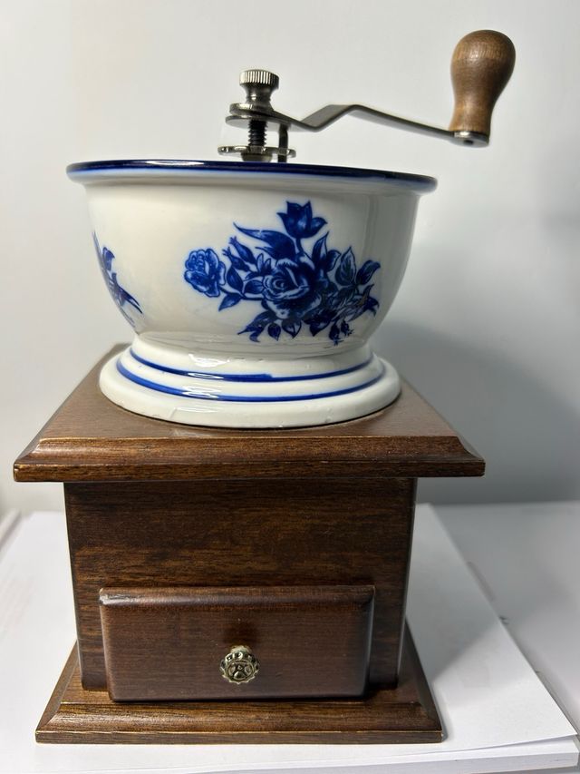 Molinillo de café vintage porcelana y madera