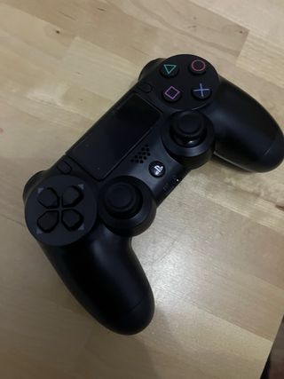 PS4 Slim 1TB Negra compatible Juegos PKG y mando.