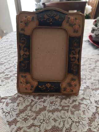 Portafoto in legno con decori floreali