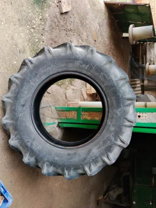 Rueda de tractor usada