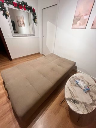 Sofá cama beige de tela
