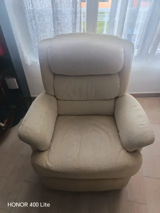 Divano 3 posti + poltrona relax. Con fodere.