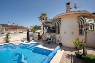 Chalet en venta en Benijófar