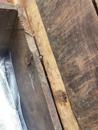 Baúl antiguo madera maciza estilo gótico