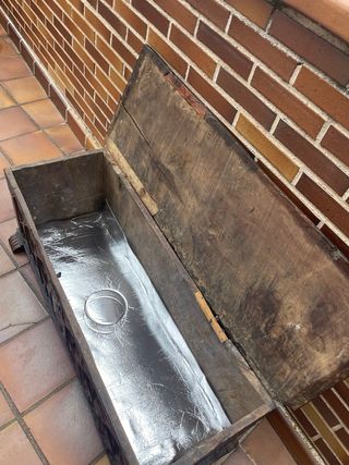 Baúl antiguo madera maciza estilo gótico