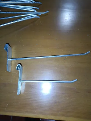 90 Ganci metallici per scaffalature