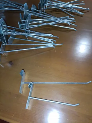 90 Ganci metallici per scaffalature