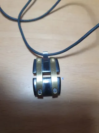 Colgante LOTUS Negro y Dorado con Cordón