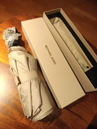 Paraguas Michael Kors Bolso Dorado. Sin desembalar