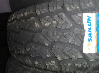 235/75R15 109S XL