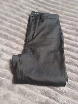 Pantalón efecto piel negro Talla 38