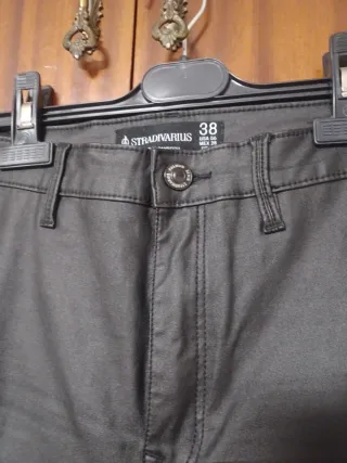 Pantalón efecto piel negro Talla 38