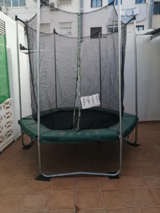 Colchoneta elástica con red de seguridad