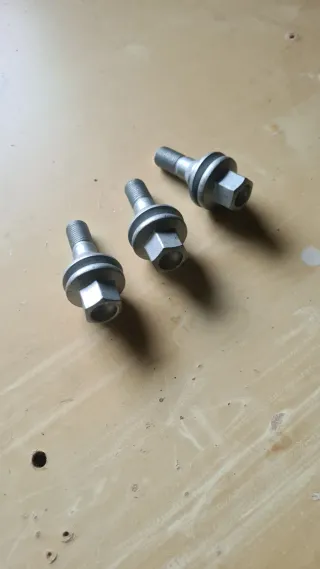 3 Tornillos de Rueda de coche