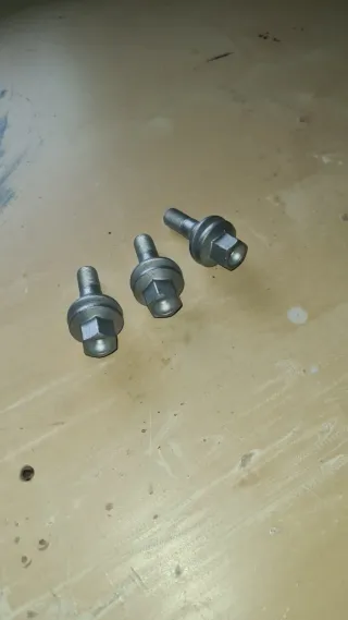 3 Tornillos de Rueda de coche