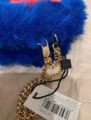 Pochette Carpisa pelliccia blu e rossa lettera M