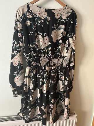 Vestido Luna Llena floral talla 44