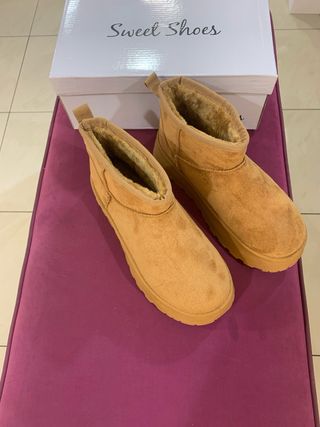 Stivaletti pelosi camel stile Ug