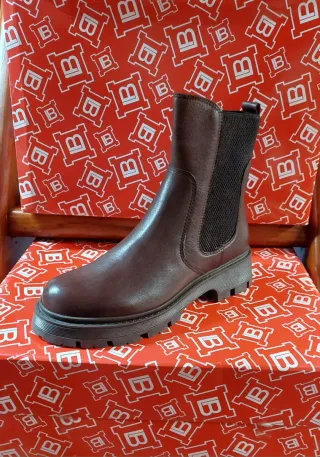 Stivale donna basso in pelle marrone