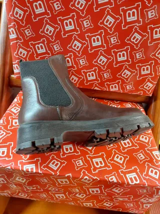 Stivale donna basso in pelle marrone