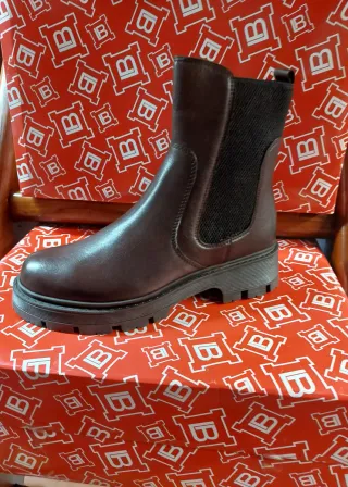 Stivale donna basso in pelle marrone