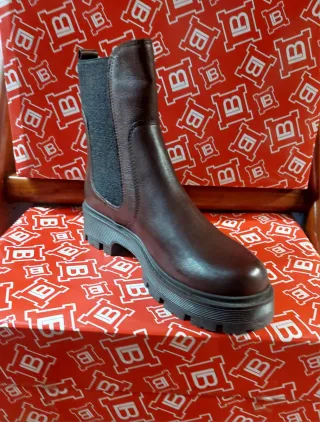 Stivale donna basso in pelle marrone