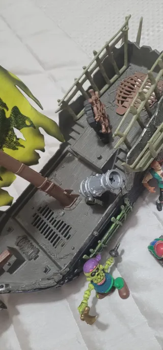 Barco Pirata Juguete con Figuras