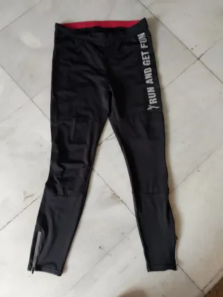 Mallas deportivas negras y rojas