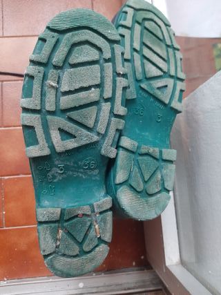 Catiuscas azules y verdes talla 36 sólo 1 euro